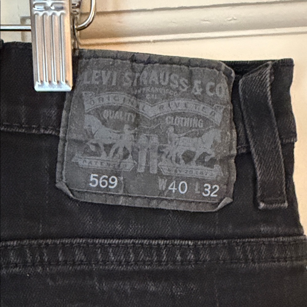 Levi's Men's Dark Black 569 Straight Jeans - Picture 2 of 3